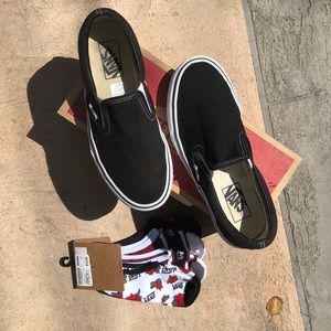 VANS SLIP ONS & NO SHOW SOCKS🌹